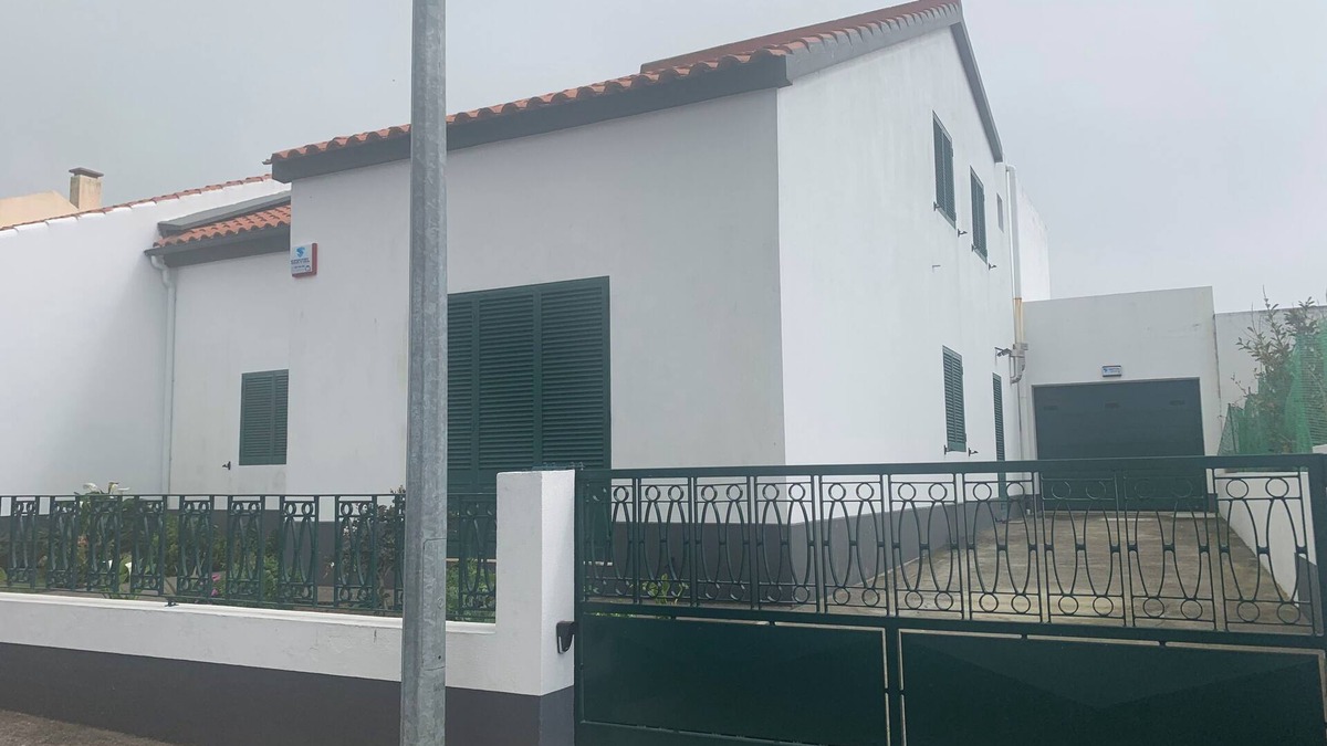 Relva House | Enjoy this spacious and comfortable house within minutes to the airport.