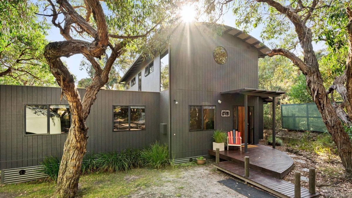 Moggs Creek House | Enjoy Tranquillity in this 4 Bedroom Retreat with the most amazing bush views, nestled in serenity.