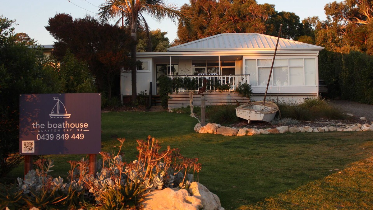 Alexandrina Cottage | Enjoy waterfront views and spectacular sunsets from this charming cottage.