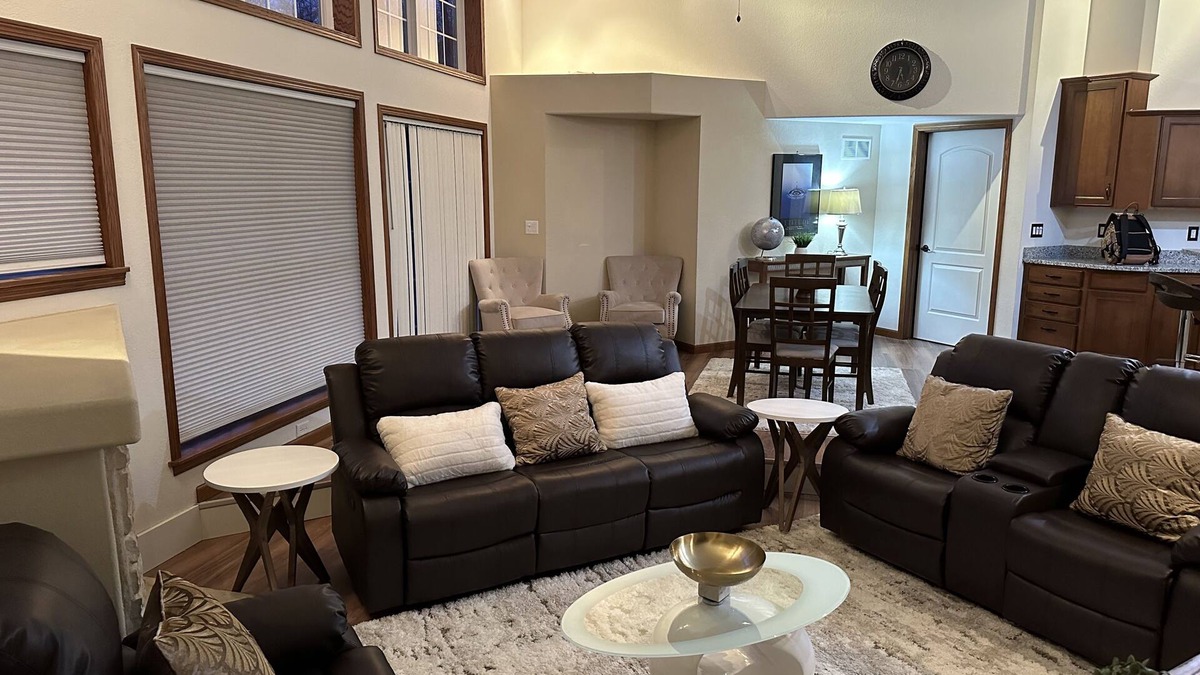Colgate House | Enjoy your stay at JS-Lodge, where Serenity breeds bonding