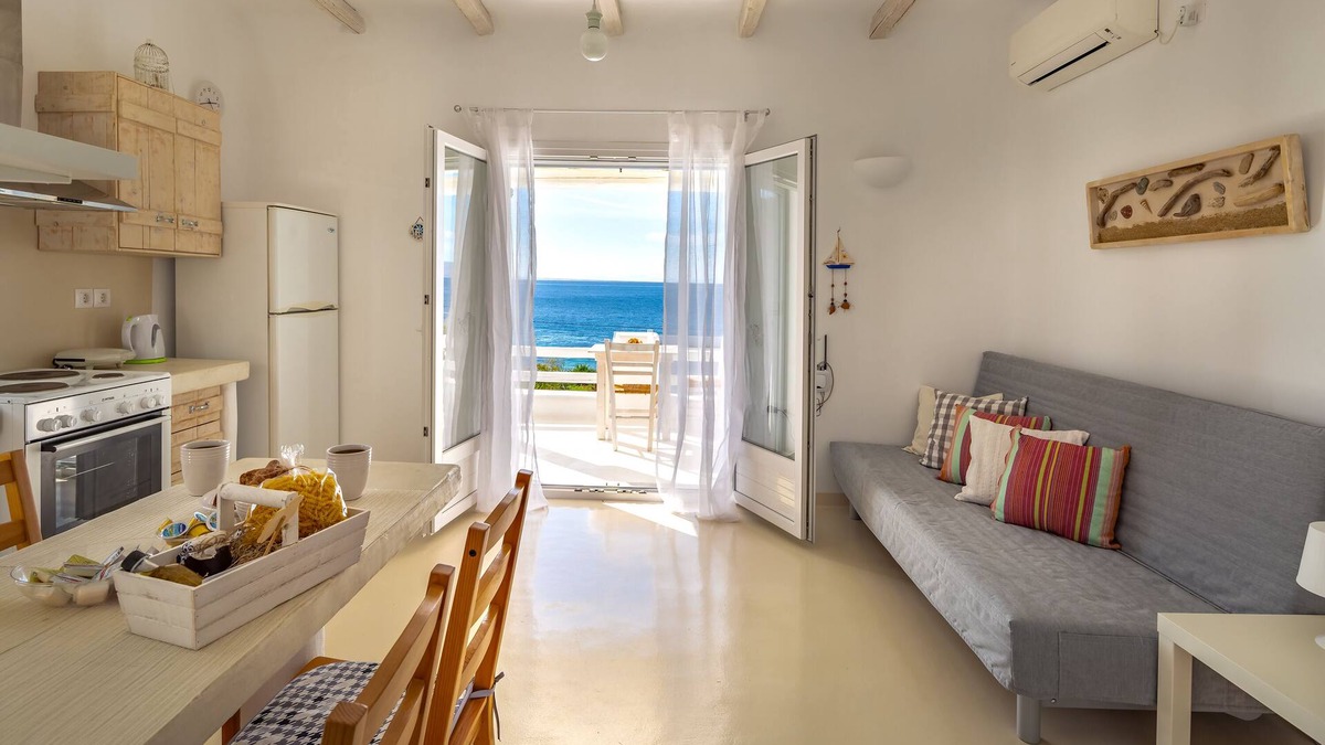 Karystos Apartment | Enjoy your stay at Karystos Villas with a wonderfull view over the sea!