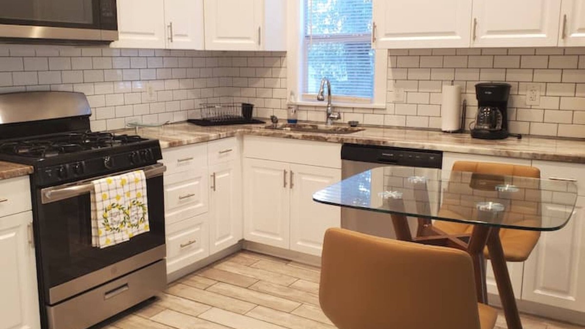 Historic Uptown Apartment | Enjoy your stay in this relaxing 1 bedroom apartment in the heart of St Pete.