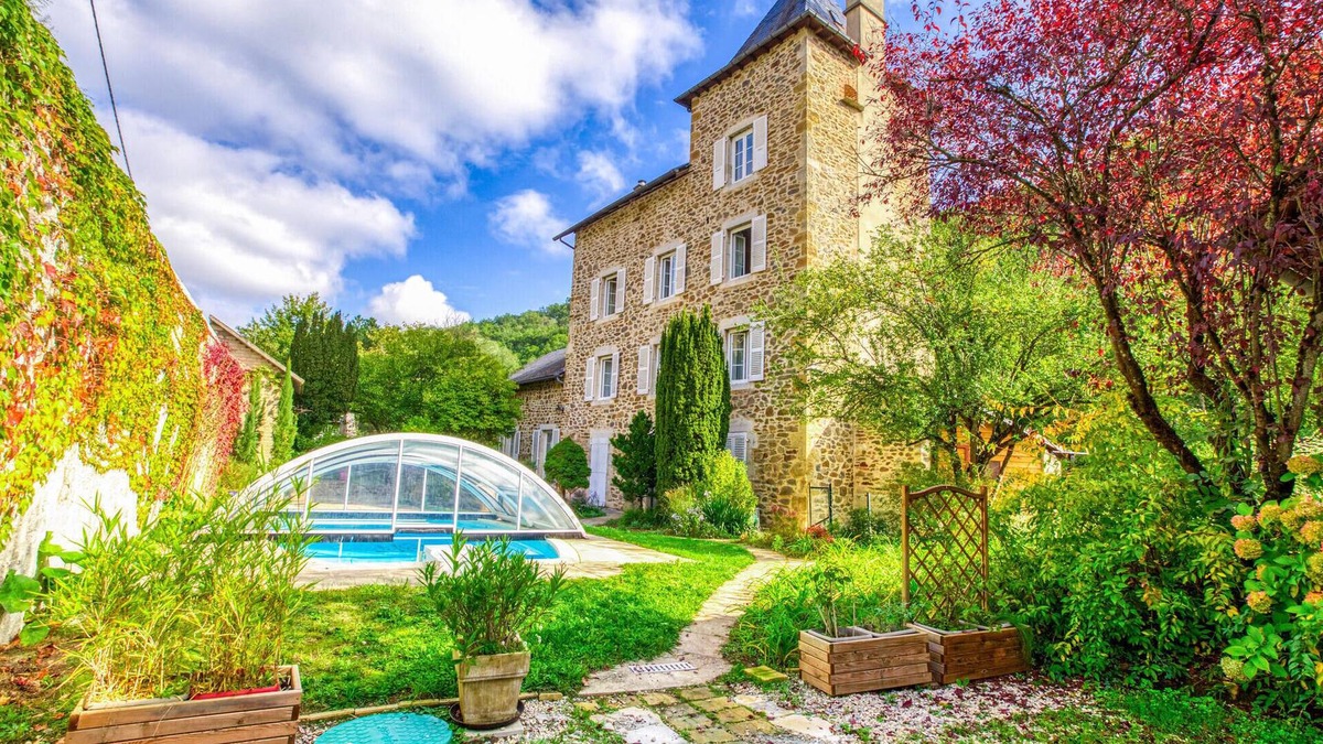 Rodez House | Enjoy your stay in this inviting cottage with beautiful views of the river.