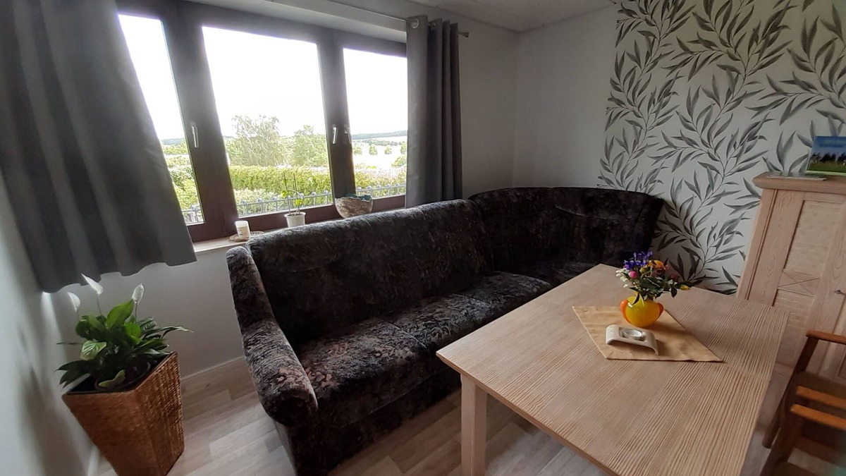 Crostwitz Apartment | Enjoy your stay with up to 2 people in our approx. 36 m² apartment. Parking space, terrace in the courtyard for a relaxed barbecue evening!