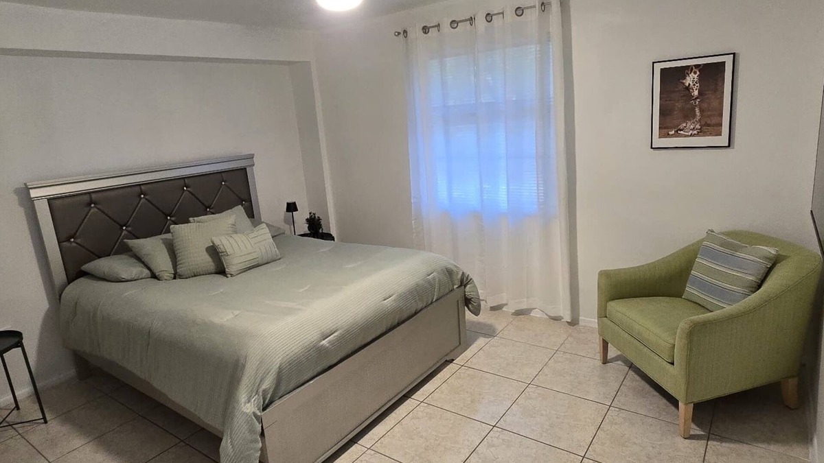 Naples House | Enjoyable 2-bedroom house with amenities that will make you feel home in Naples