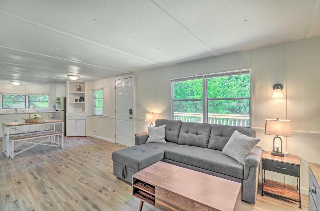 Ennice House | Ennice Escape Less Than 3 Mi to Blue Ridge Parkway!