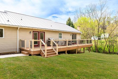 Refton House | Enola Trail Getaway - bikes, rural, BBQ ,King bed, patio