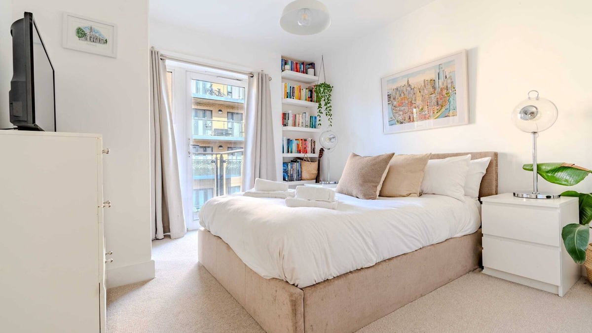 Thornton Apartment | Ensuite, Clapham, Full Kitchen, Self Check-In