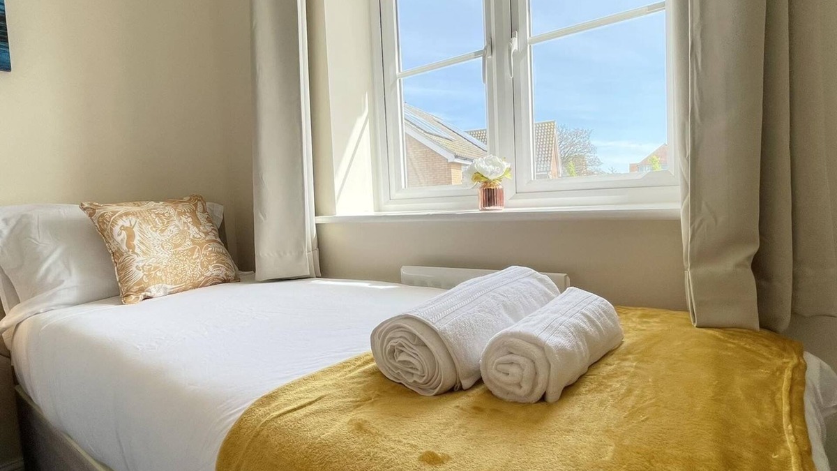 Cringleford House | Ensuite Comfort Karuna House