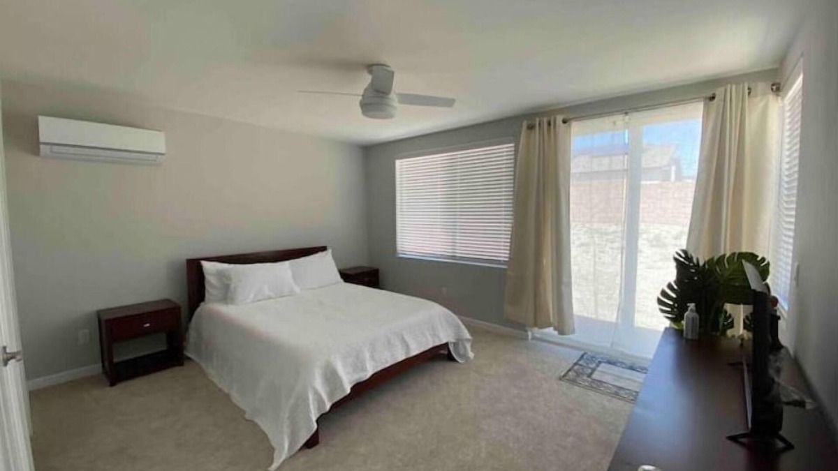 Desert Hot Springs House | Ensuite with Kitchenette & Private Entrance