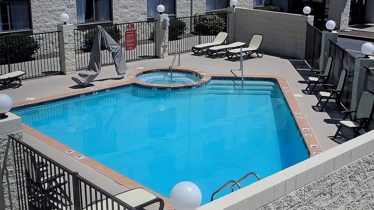Tusayan Hotel | Ensuring a Very Comfortable & Memorable Stay! Outdoor Pool, Free Parking!