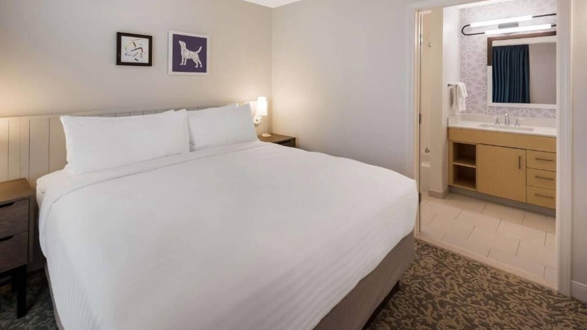 Andover Hotel | Ensuring a Very Comfortable & Memorable Stay! Free Breakfast, Pet-Friendly, Pool
