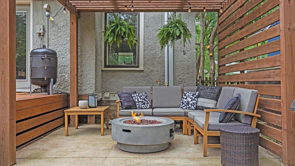 Brookside House | Entertainer - Brookside + Walkable + Firepit