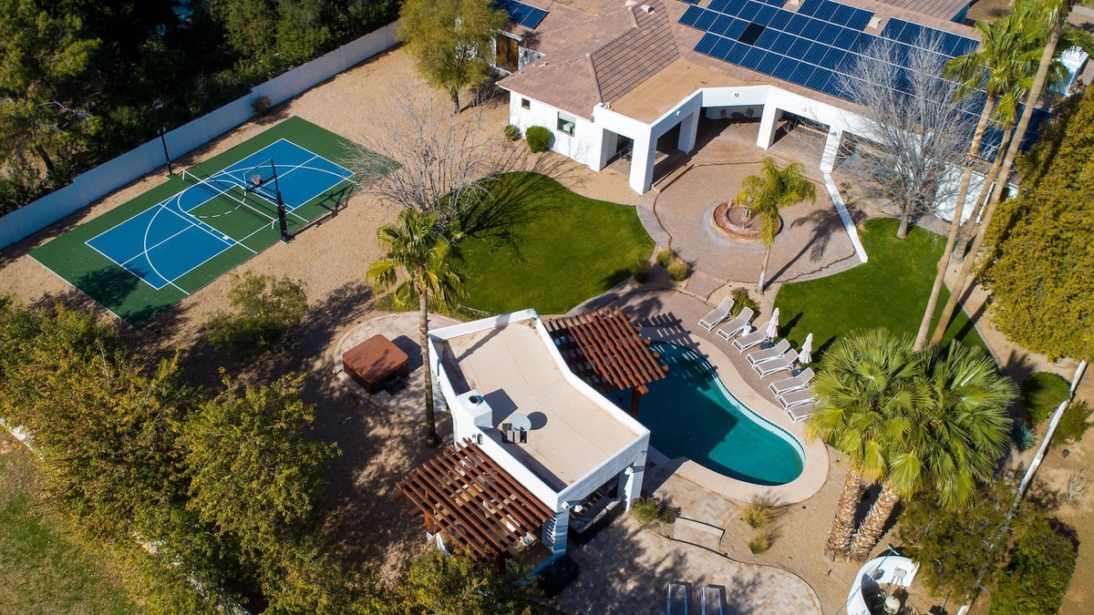 La Tierra Estates House | *Entertainers Paradise* Arcade/Golf Simu/Pickleball/Theater/Gym/Swim-up Bar!