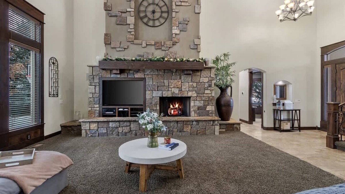 Meridian House | Entertainment Castle! Large Group & Company Functi