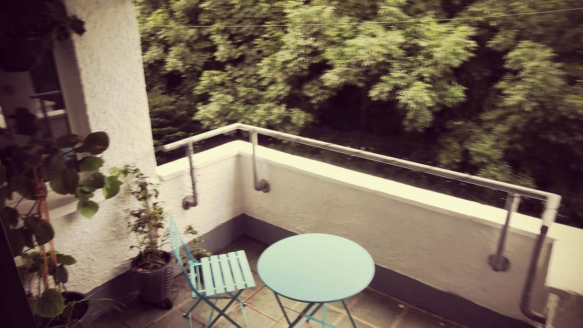 Whitehouse Lower Apartment | Entire 1 bedroom apartment with private balcony close to city