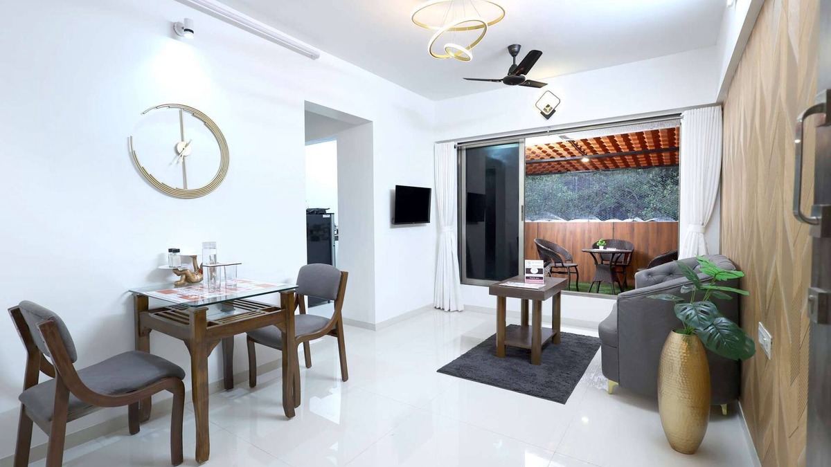 Andheri East House | Entire 1 BHK Apartment (Balcony)