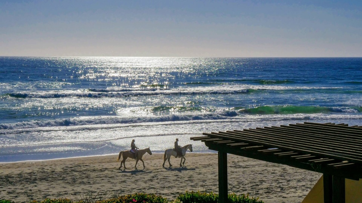La Fonda House | Entire 1st floor Beachfront Condo 3BD 2 BA in La Playa La Mision