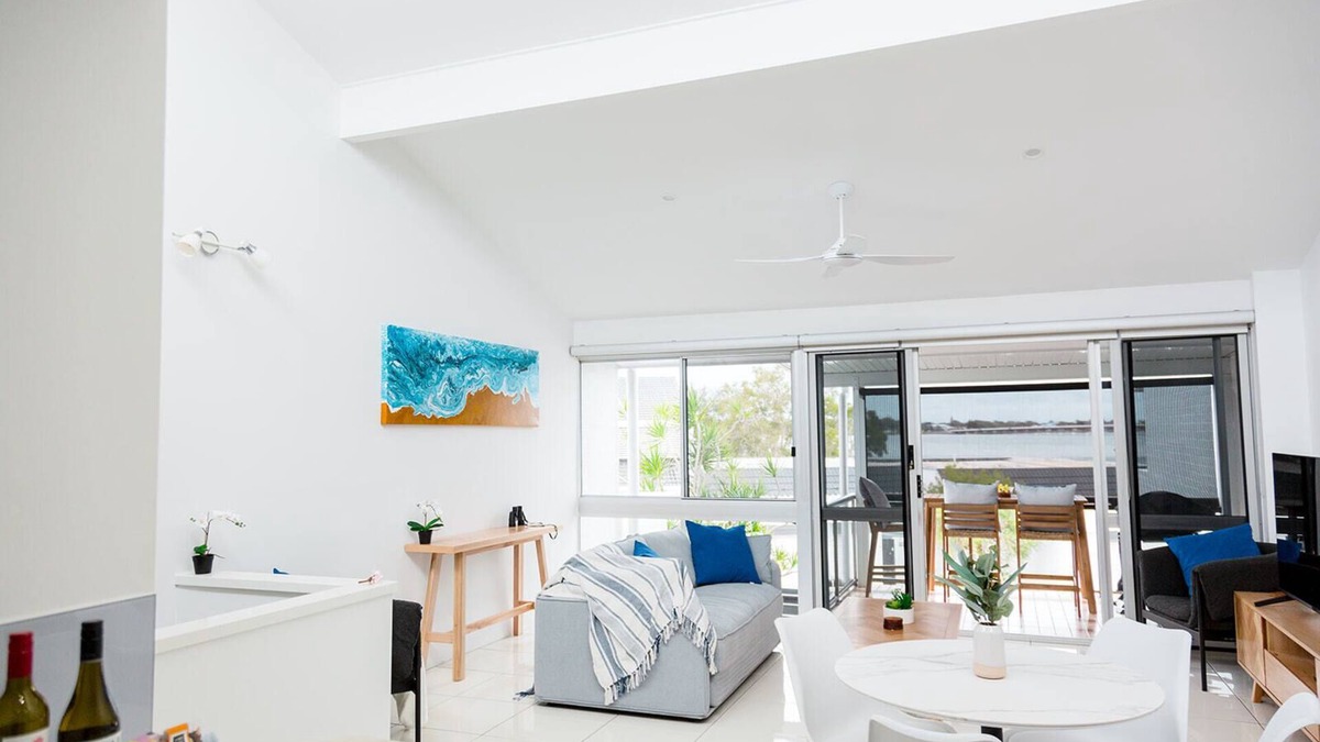 Sandstone Point House | Entire 2 Bed Townhouse walking distance to the famous Sandstone Point Hotel.