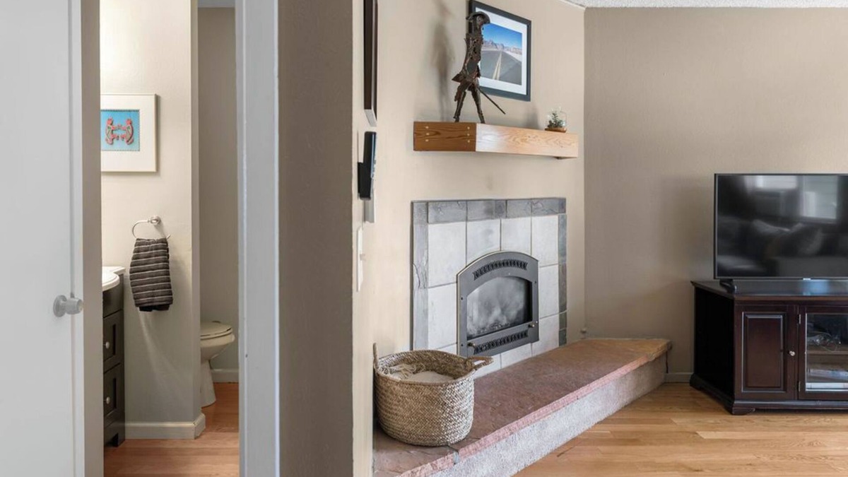 Glenwood Grove - North Iris House | Entire 2-Story Townhome in Central Boulder