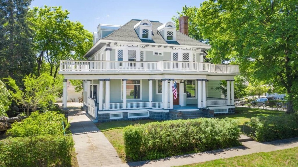 Spokane Apartment | Entire 2nd and 3rd level of Spacious Historic Home