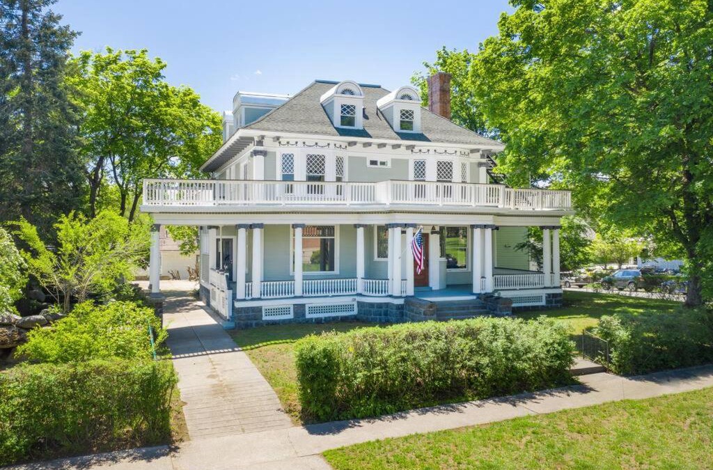 Spokane Apartment | Entire 2nd and 3rd level of Spacious Historic Home