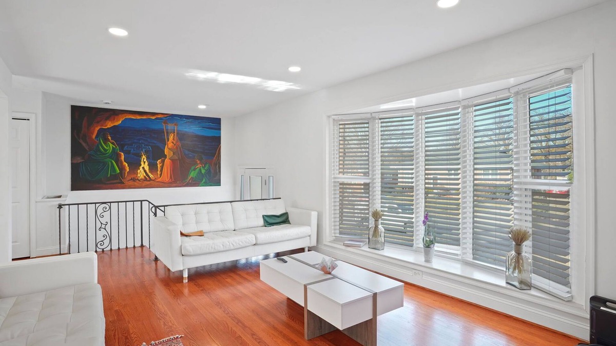 Forest Glen House | Entire 3 Bedroom - Silver Spring 5 Min walk to Metro