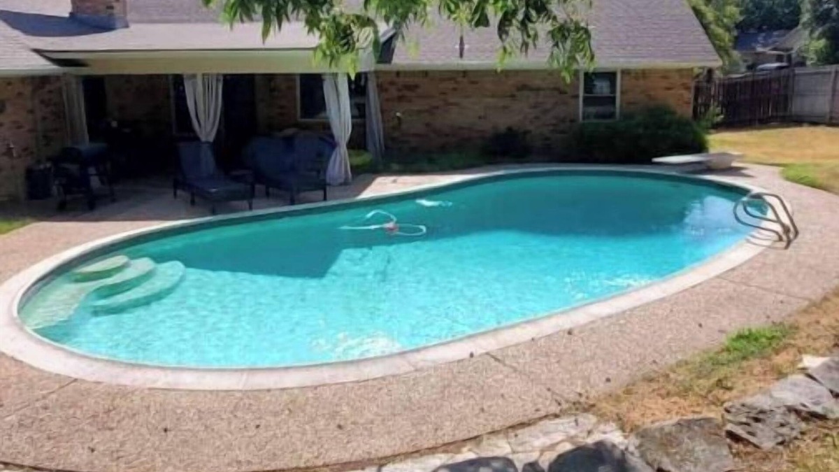 Cleburne House | Entire 4BR Home + Private Pool – Family Friendly, Sleeps 10