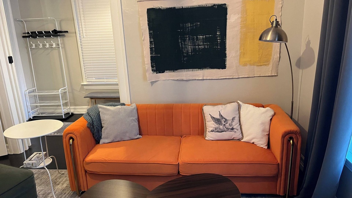 Covington House | Entire Apartment walking distance to Cincy River front and COV Wedding Venues
