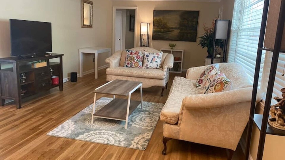 Valdosta House | Entire Beautiful Home 3 Bedroom & 2 Bath
