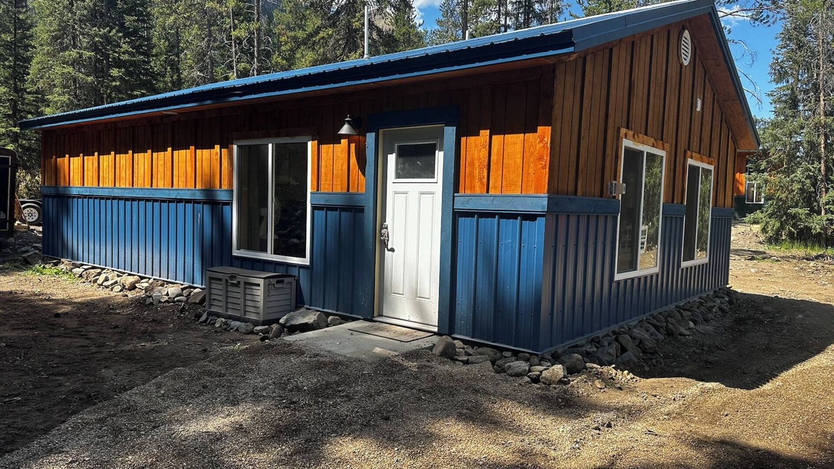 Cooke City-Silver Gate Cabin | Entire Cabin at Woody Falls Trailhead in Cooke City
