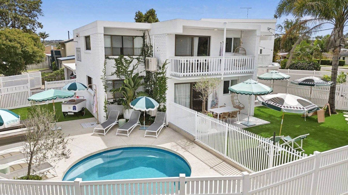 Mooloolaba Villa | Entire complex 4 self contained Villas. Outdoor entertaining space with pool.