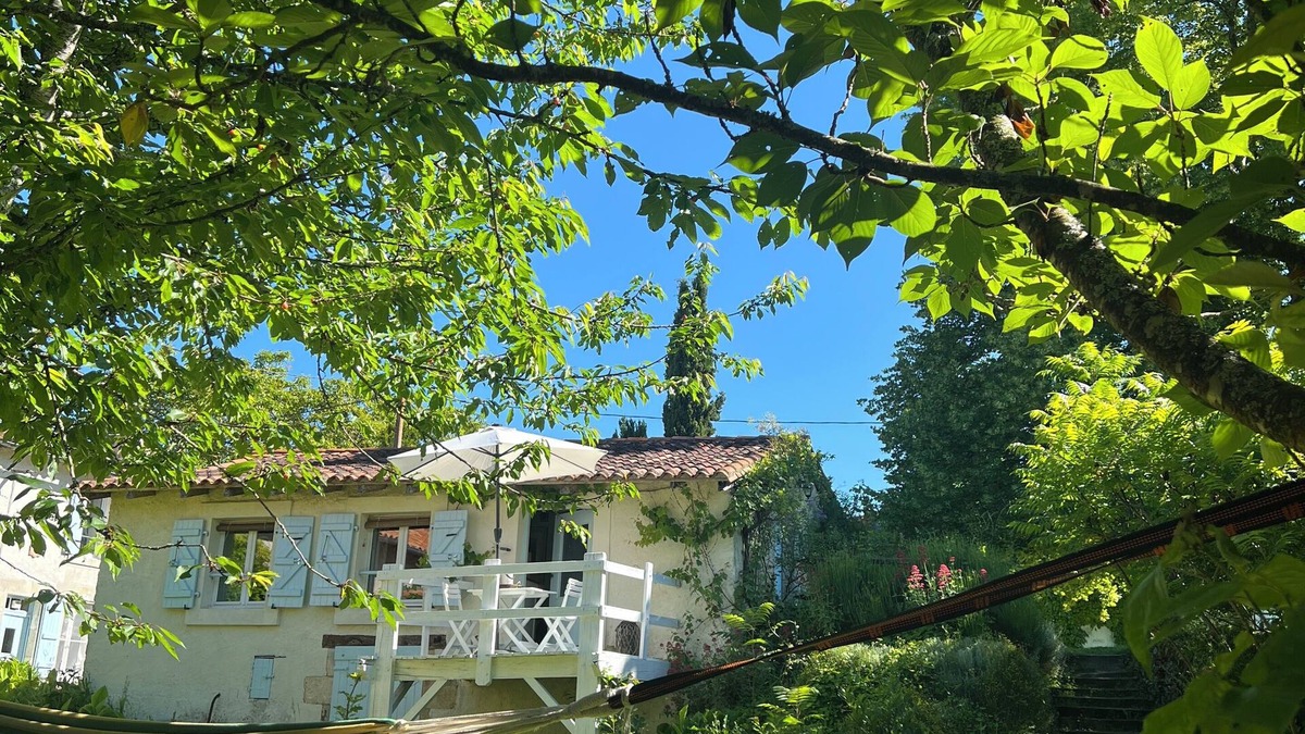 Saint-Romain Cottage | Entire Cosy cottage with pool idyllic location close to Aubeterre AMAZING VALUE!