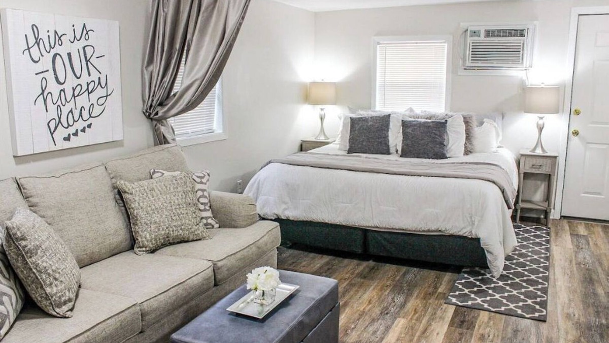 Starkville Cottage | Entire Cottage - Starkville - Conveniently Located