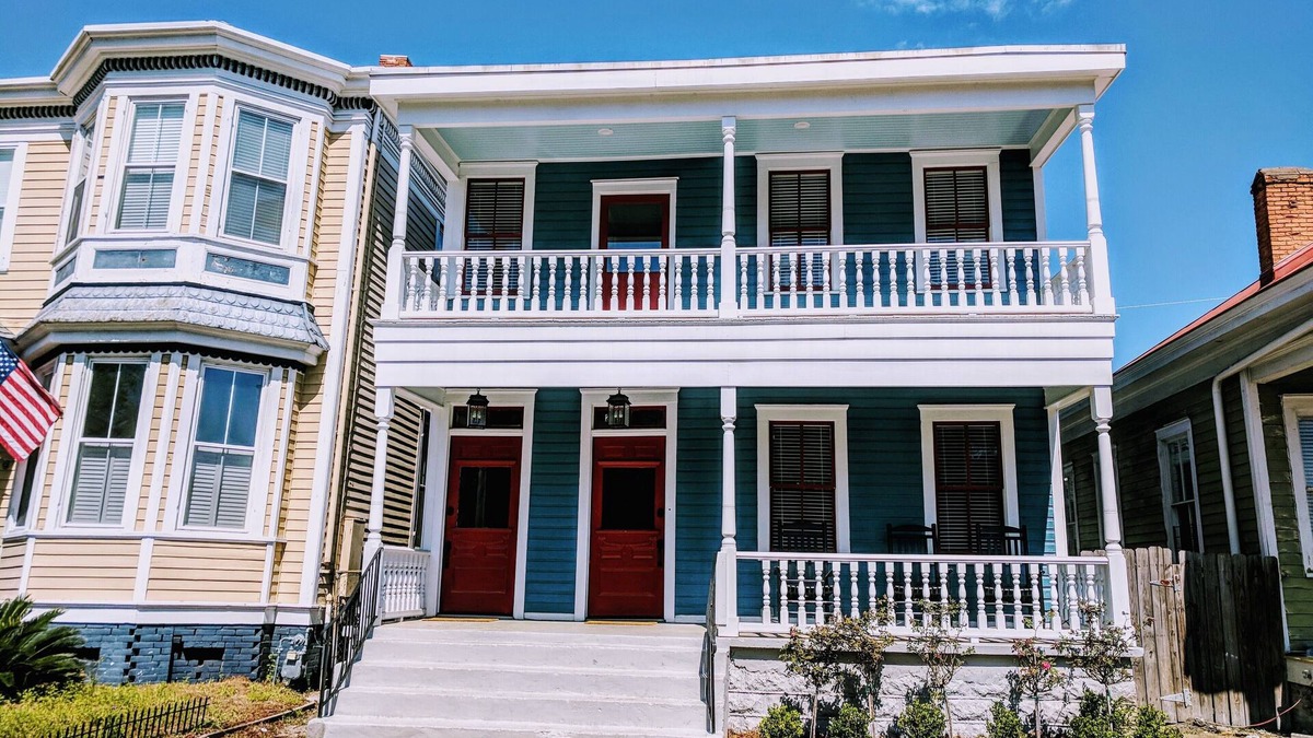 Thomas Square House | Entire Duplex in Starland District