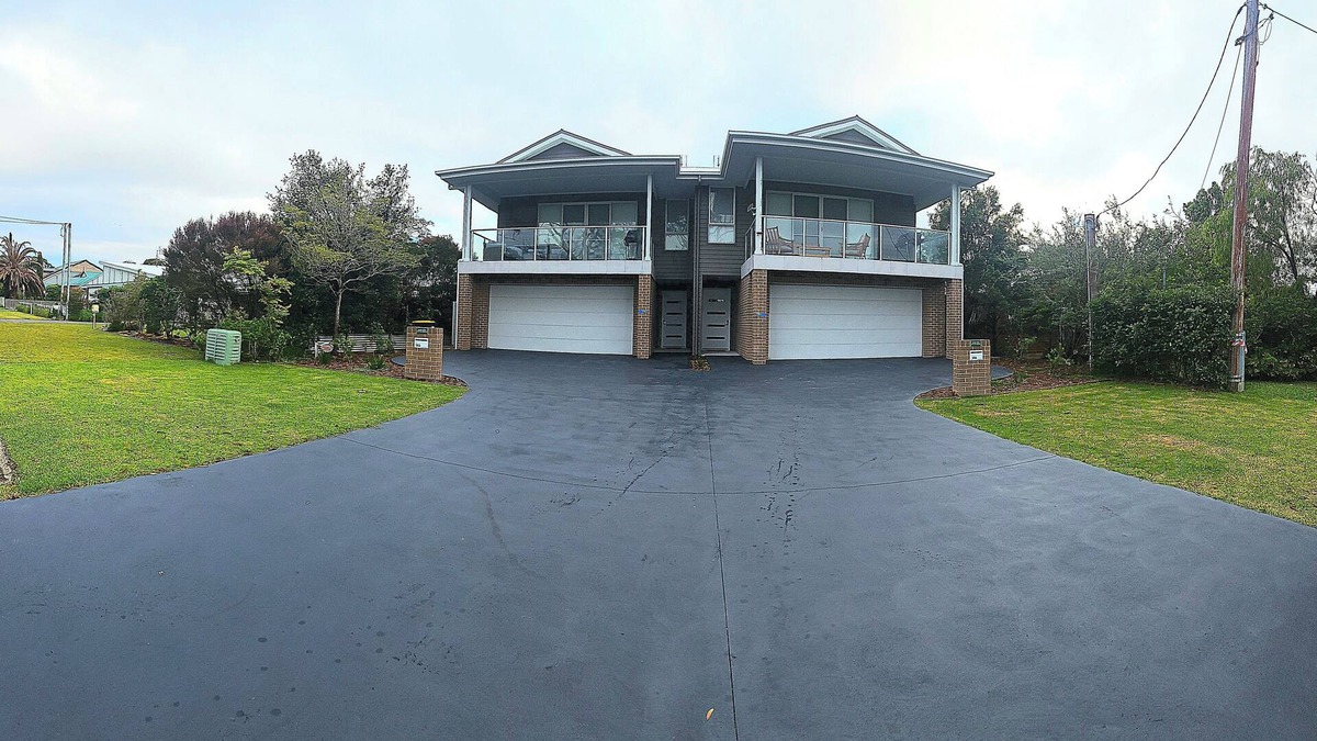 Callala Bay House | Entire Duplex perfect for 2 families, 400 mtres to clear waters of Jervis Bay