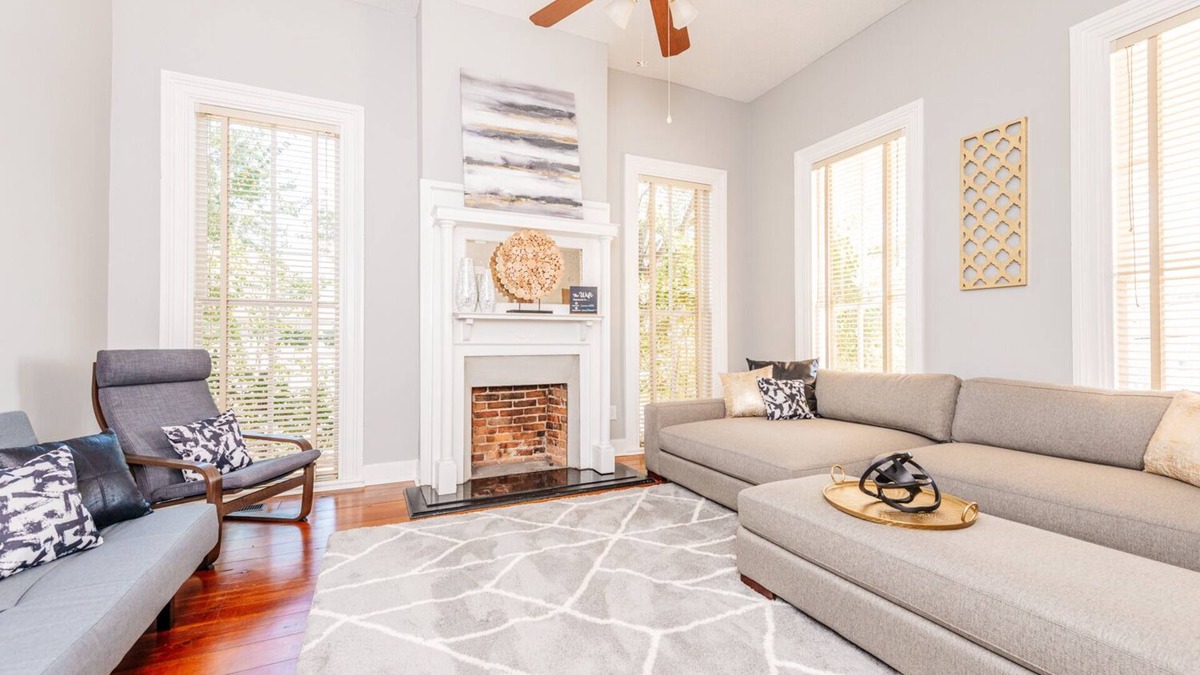 Macon House | Entire Duplex-Sleeps 19 Perfect for Large Groups