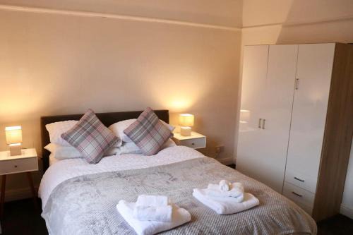 Beeston Apartment | Entire Family Vacation Home . WiFi . FREE Parking