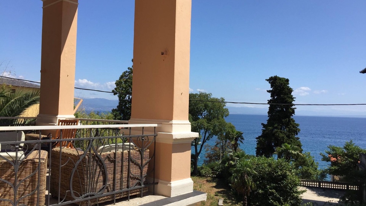 Lovran Apartment | Entire floor (120 sqm) in an old Villa