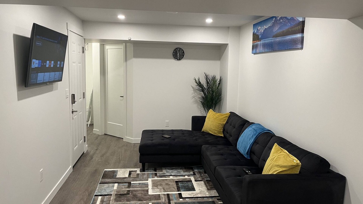 West Edmonton House | Entire guest suite(1BR basemnt)nClose to West Edmonton Mall, Henday & amenities