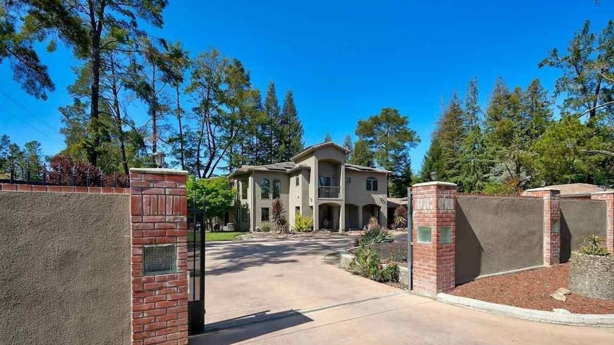 Chabot Park House | Entire Guest Suite in Oakland hills Estate.