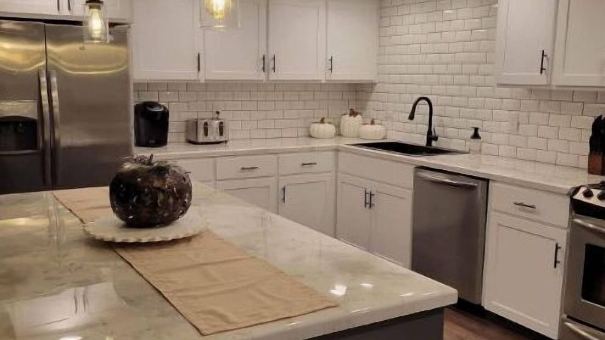 Canby Apartment | Entire Guest Unit - Cool Canby Crib-Full Basement