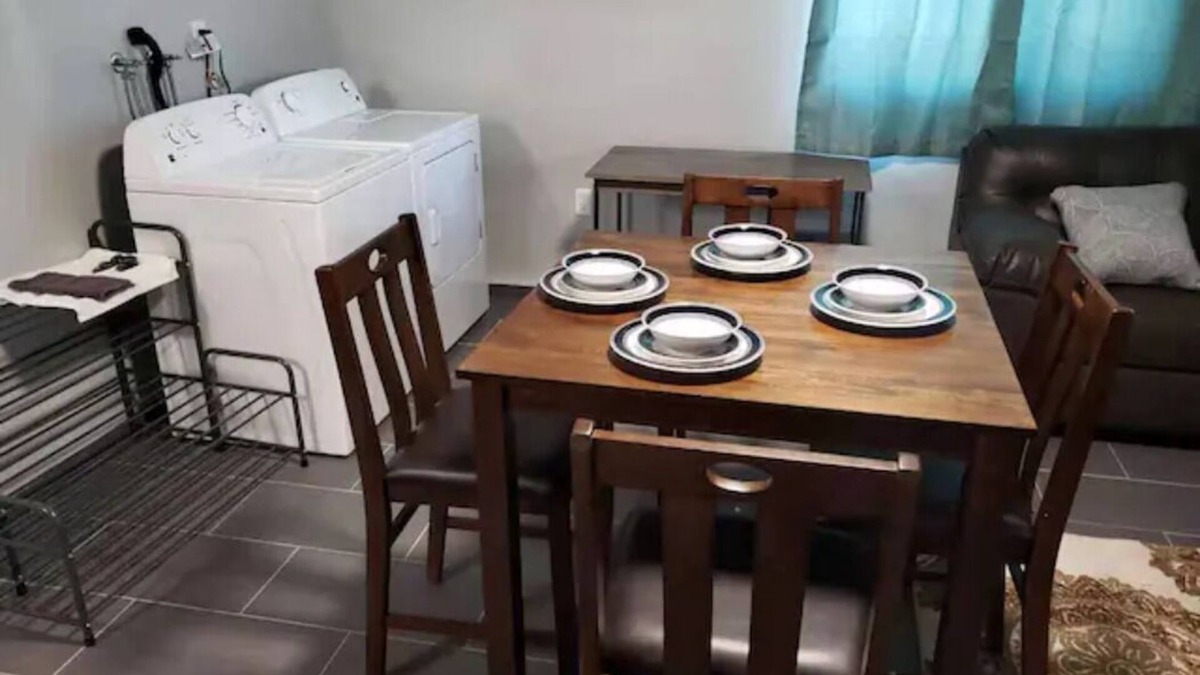 Lancaster House | Entire Guesthome With own Bath/kitchen/2 Bdrm