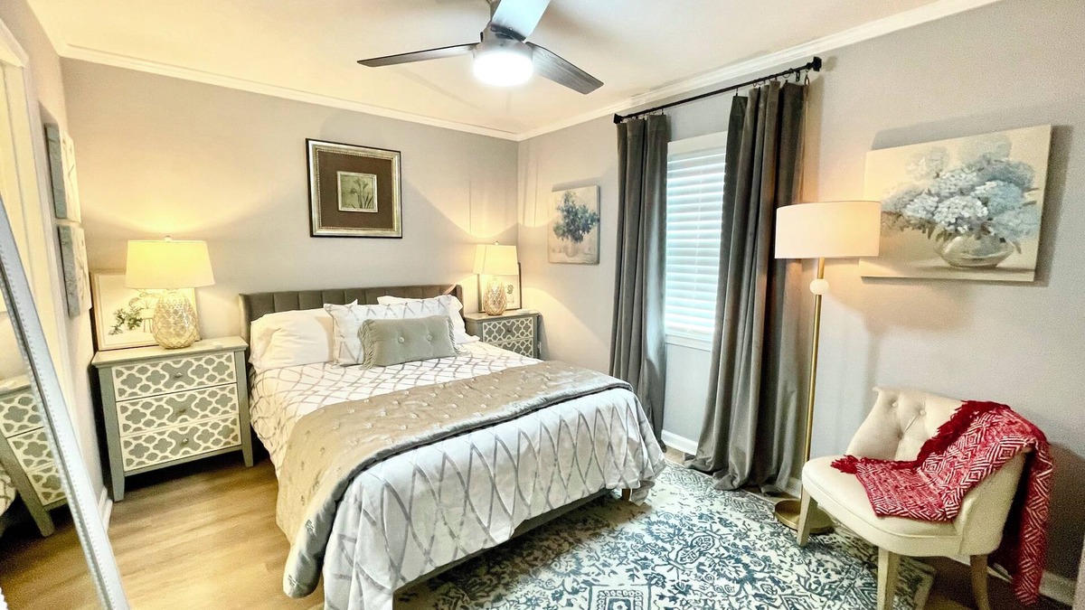 Baton Rouge Condo | Entire home 2 bedroom 2 en-suites. Keurig, snacks. Near Mall of LA, LSU & Downt.