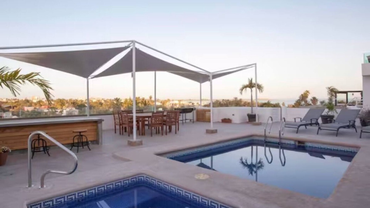 Colina del Sol House | Entire Home 6 Beds Sleeps 10 Pool Jacuzzi and Gym