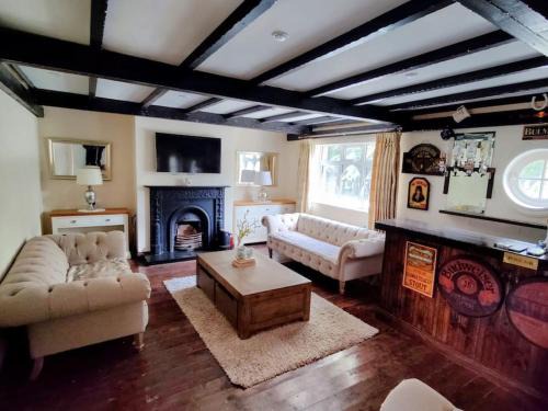 Knockaderry Cross Roads House | Entire home at Ballysax House