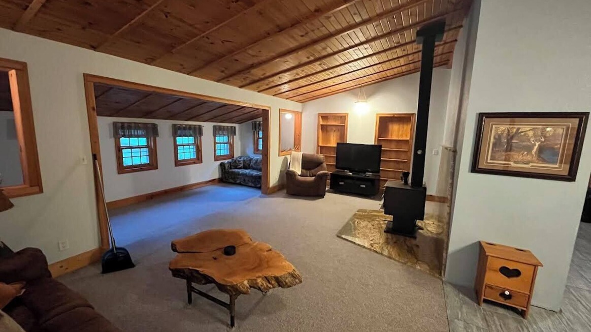 Manchester House | Entire Home/Cabin - Cozy Cottage Vibes with Fire Pit, Full Kitchen & Garden