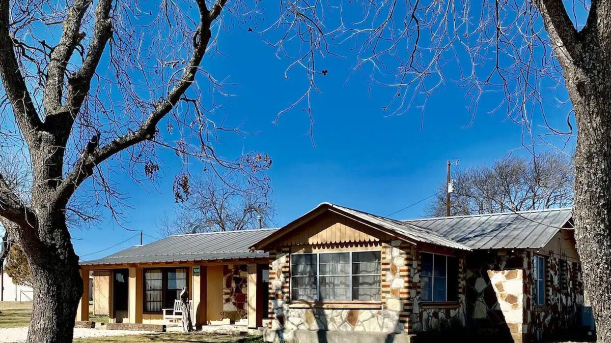 Evant House | Entire home hosted by D'Ann