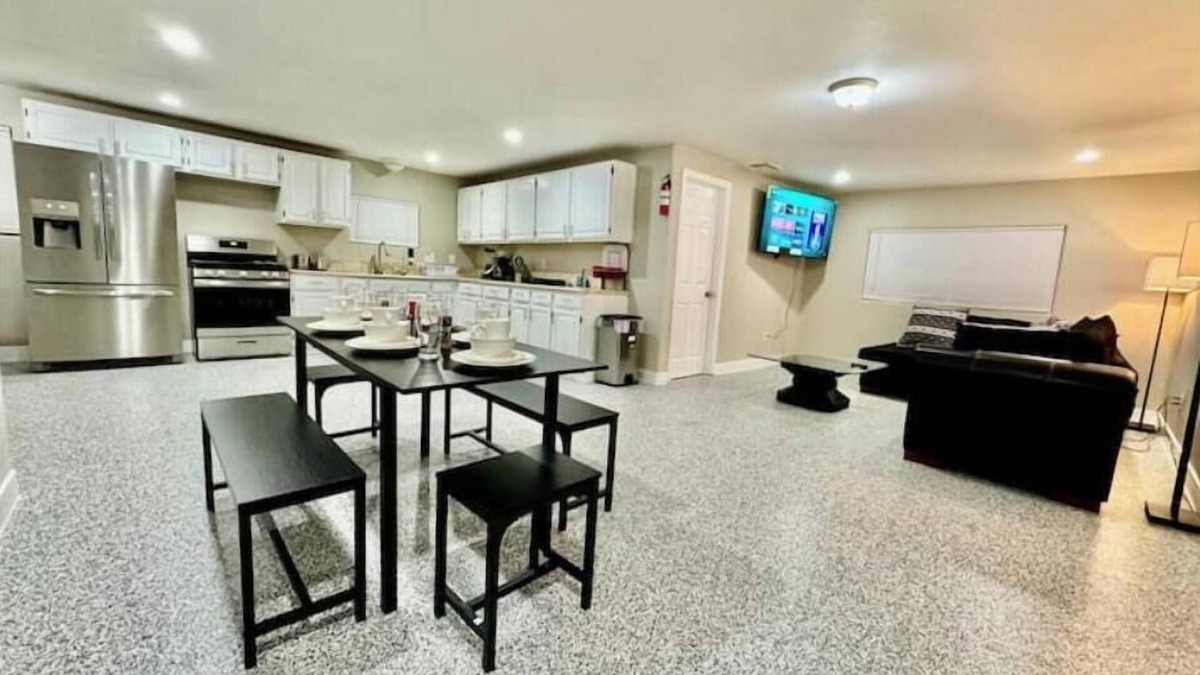 Paradise House | Entire home in Las Vegas 10 min to Fremont 15 Strip