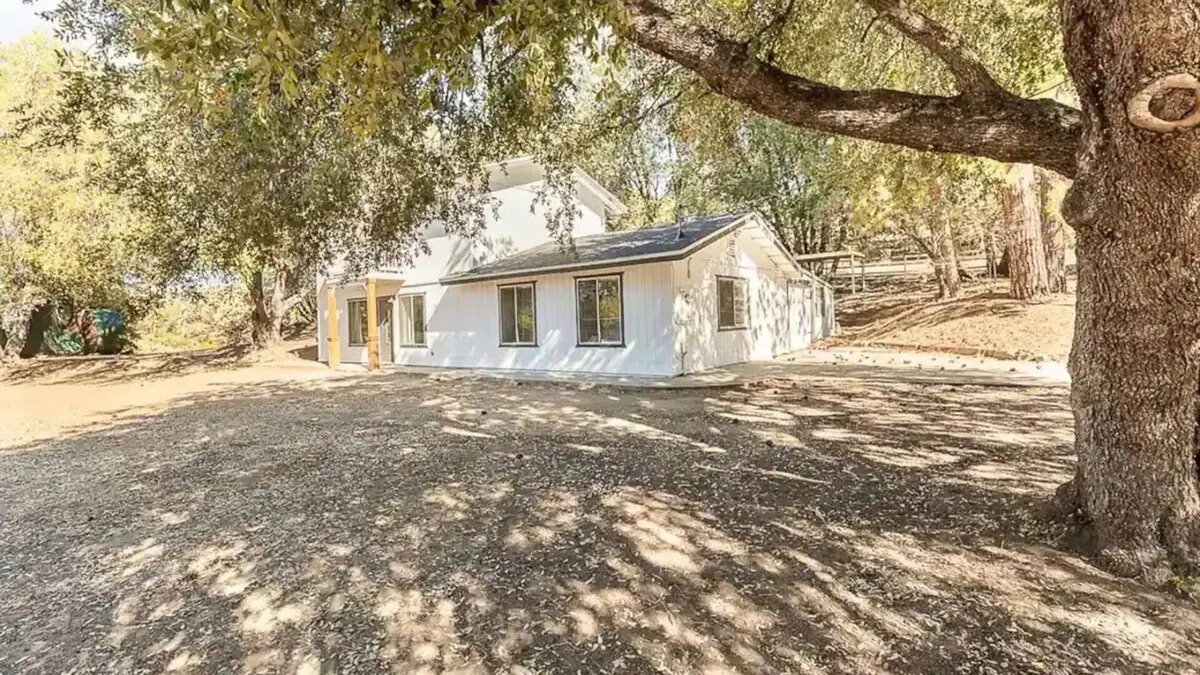 Oakhurst House | Entire Home in Oakhurst, CA, close to Nelder Grove and Yosemite's South Gate